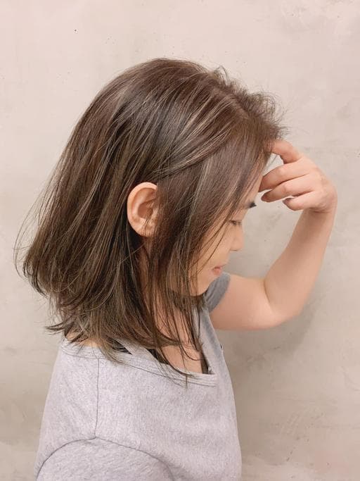 女生中長髮、長瀏海、漂色