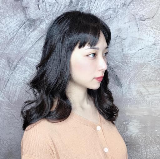 女生長髮、短瀏海、細軟髮