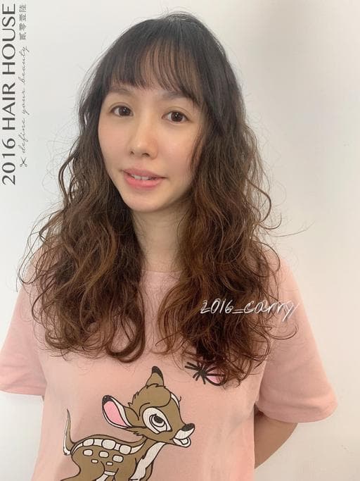 女生長髮、短瀏海、溫塑燙
