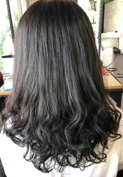 女生中長髮、短瀏海、溫塑燙