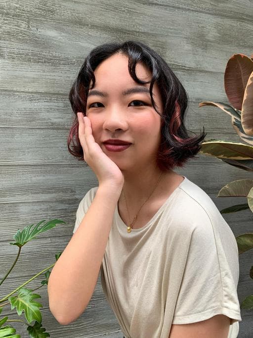 女生短髮、特殊色、漂色