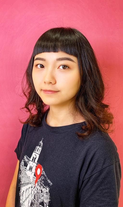 女生長髮、短瀏海、溫塑燙