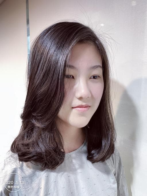 女生中長髮、長瀏海、浪漫大卷