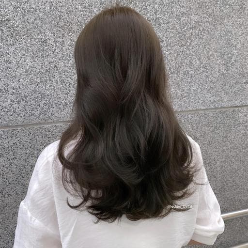 長瀏海、女生染燙、亞麻綠