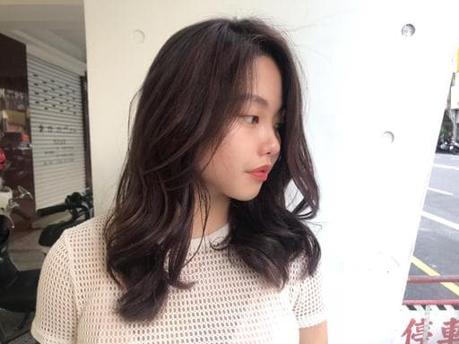 女生中長髮、長瀏海、漂色