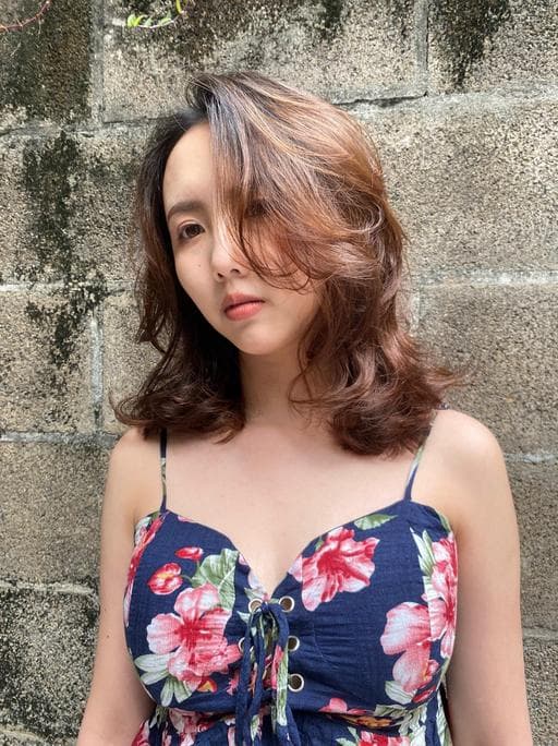 女生中長髮、長瀏海、棕色系
