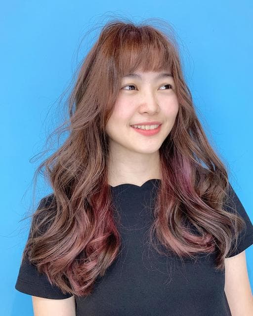 女生長髮、楓糖斑比色