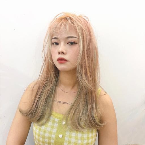 女生長髮、電棒造型、珊瑚橘色