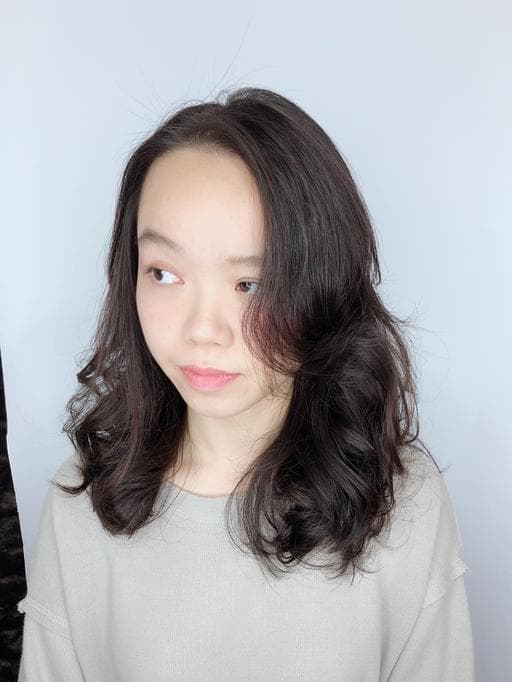 女生中長髮、長瀏海、韓系捲度