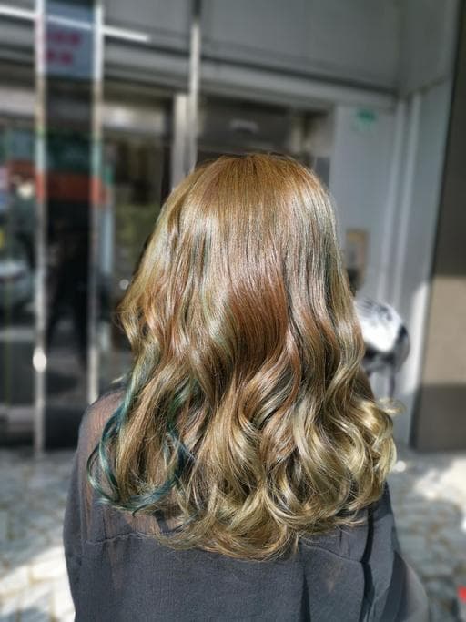 漂色、女生長髮、電棒造型