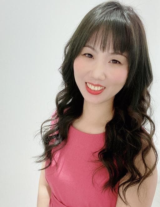 亞麻綠、女生長髮、短瀏海