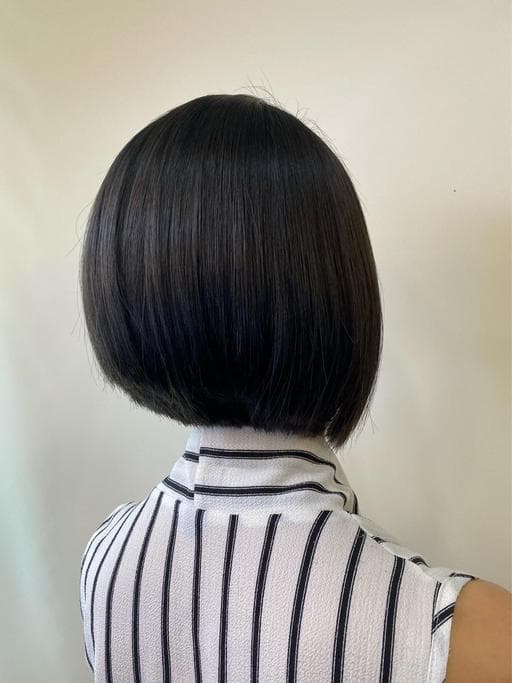 女生短髮、燙直、長瀏海