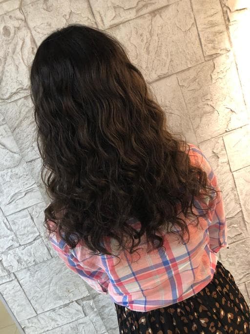 女生長髮、短瀏海、溫塑燙