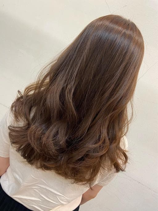 棕色系、霧面質感、女生長髮