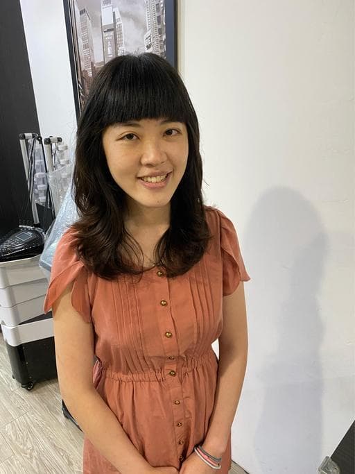 女生長髮、短瀏海、溫塑燙