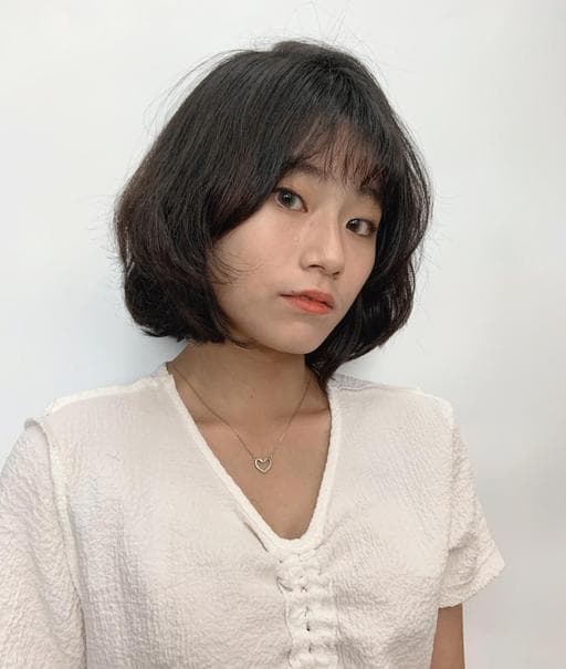 女生短卷髮-(耳下肩上)、布朗尼髮色
