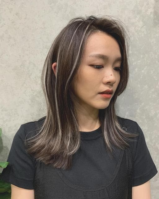 女生中長髮、挑染、長瀏海