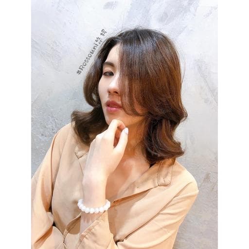 女生中長髮、燙卷、微捲