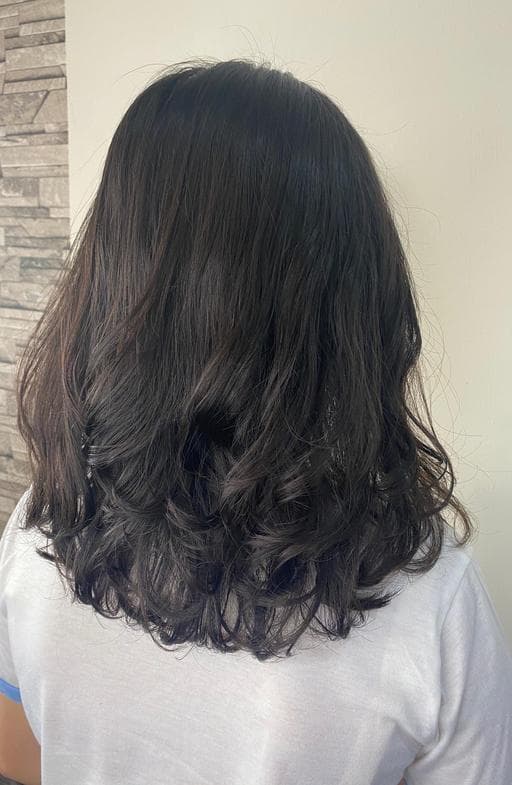 女生中長髮、短瀏海、溫塑燙