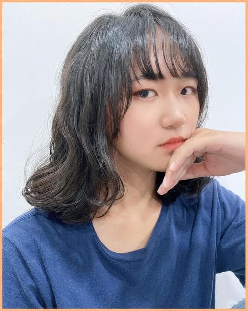 女生中長髮、短瀏海、溫塑燙