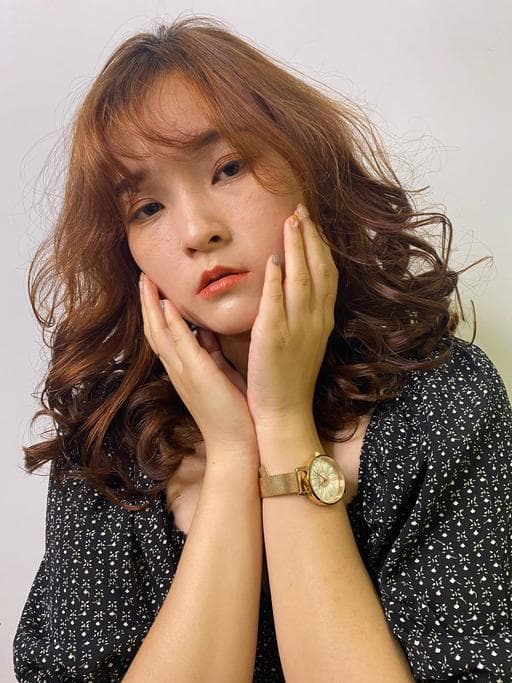 燙卷、女生長髮、手撥卷