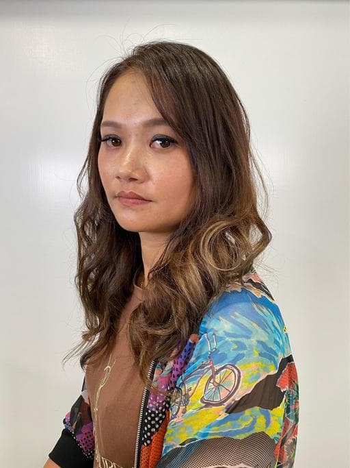 歐美挑染、氧氣瀏海、撩耳齊短髮