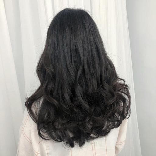 女生長髮、短瀏海、溫塑燙