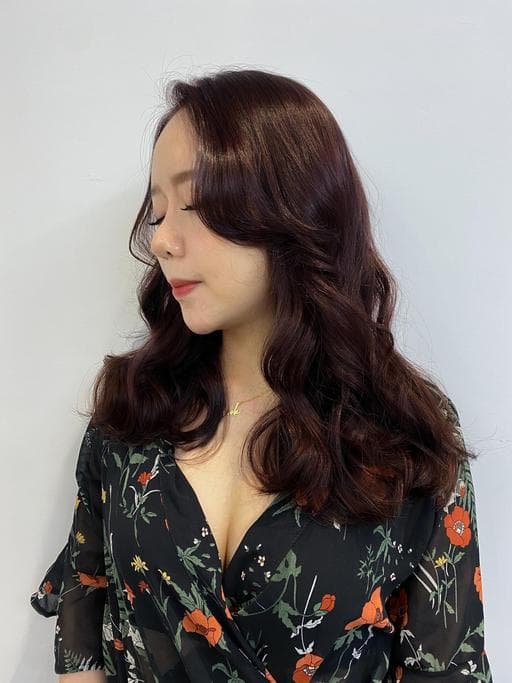 長瀏海、紅色系髮色、女生長髮