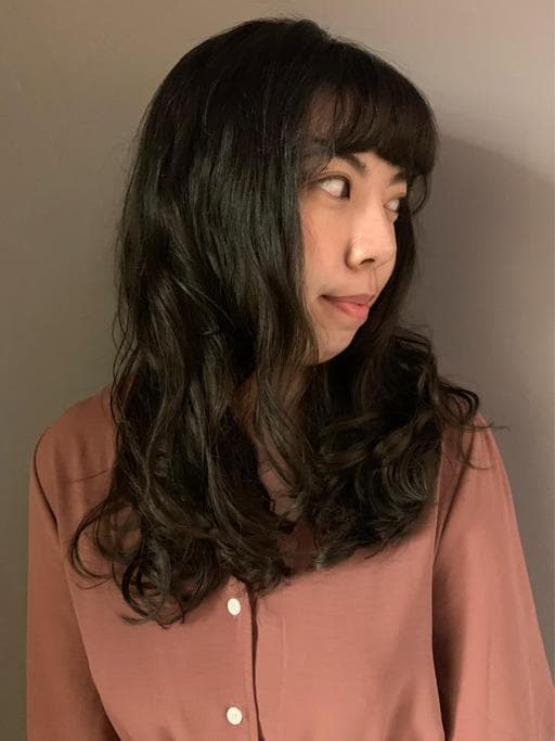 女生長髮、短瀏海、溫塑燙
