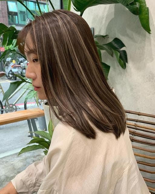 隱藏式挑染、女生中長髮、漂色