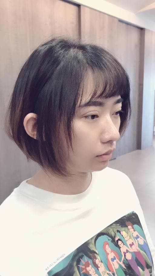 女生短髮、短瀏海、圓臉