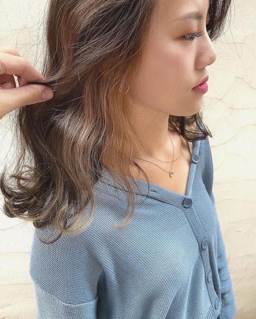 女生中長髮、長瀏海、漂色