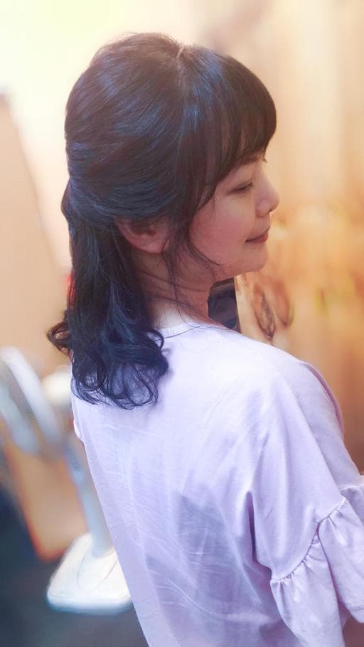 女生中長髮、短瀏海、溫塑燙