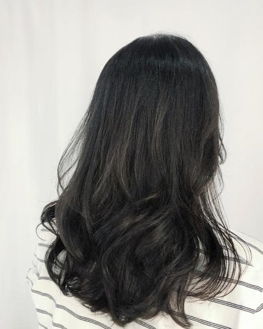 女生中長髮、微捲、質感溫塑