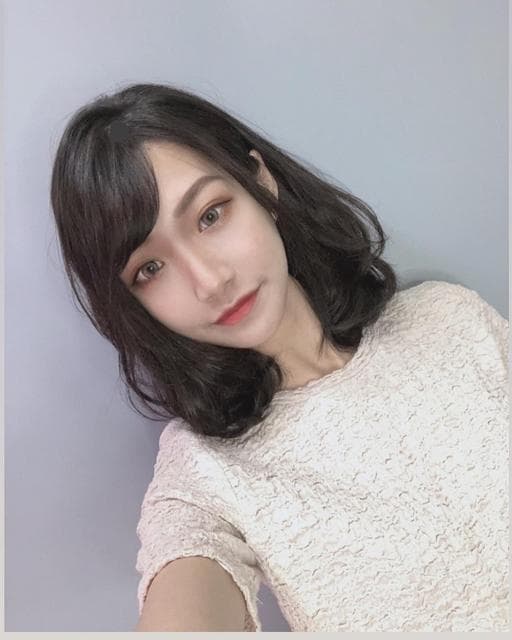 女生中長髮、短瀏海、溫塑燙