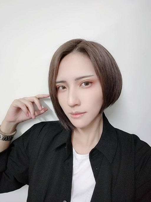 女生短髮、長瀏海、漂色