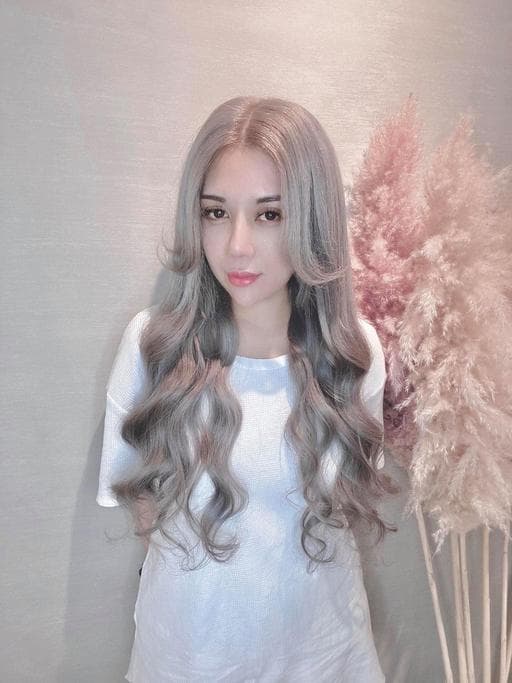 女生長髮