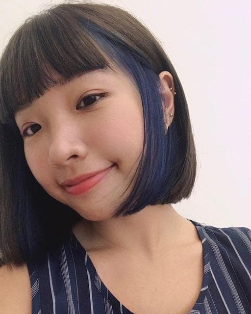 女生中長髮、圓臉、短瀏海