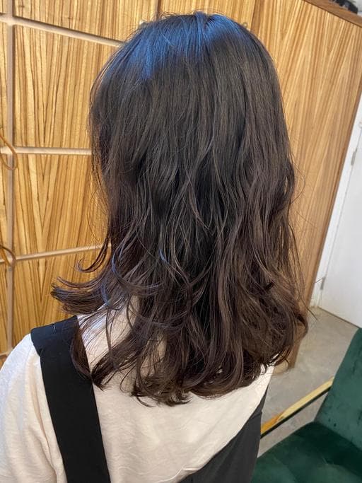 女生中長髮、燙卷、浪漫大卷
