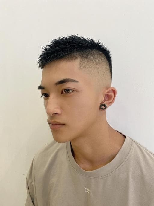 男生短髮、黑色