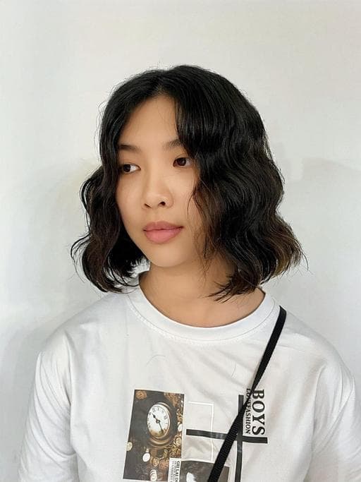 女生燙髮、女生中長髮、長瀏海