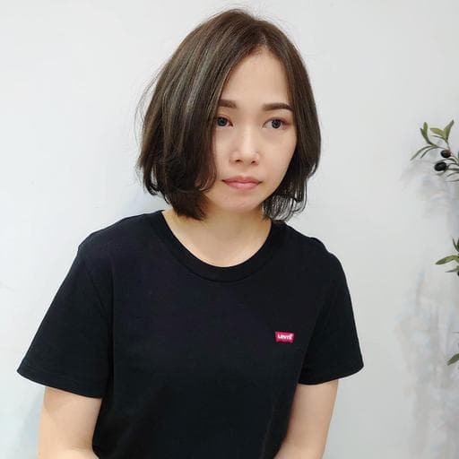 女生中長髮、長瀏海、灰色系