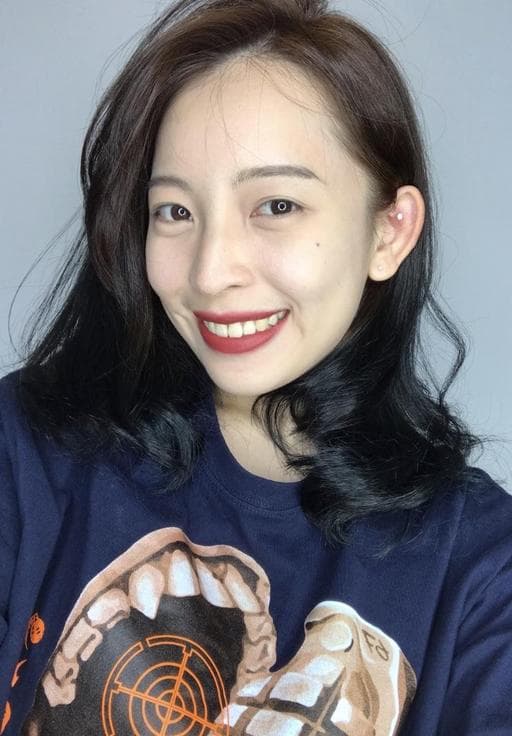 女生中長髮、長瀏海、漂色