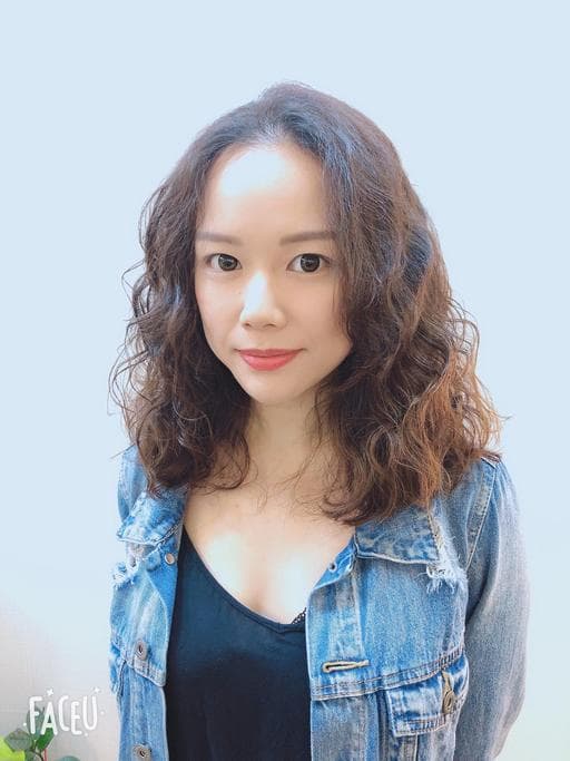 女生中長髮、燙卷、長瀏海