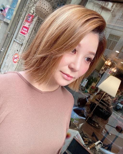 女生短髮、長瀏海、棕色系