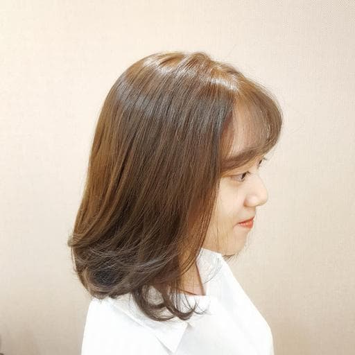 女生中長髮、短瀏海、女生燙髮