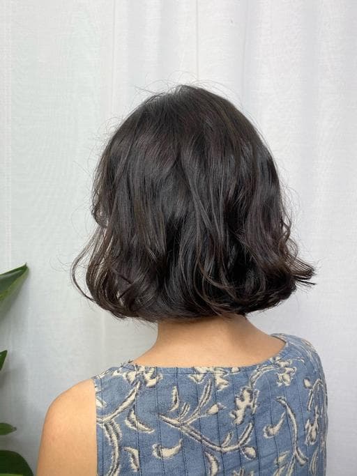 女生中長髮、短瀏海、溫塑燙