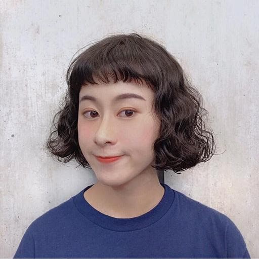 女生中長髮、短瀏海、溫塑燙