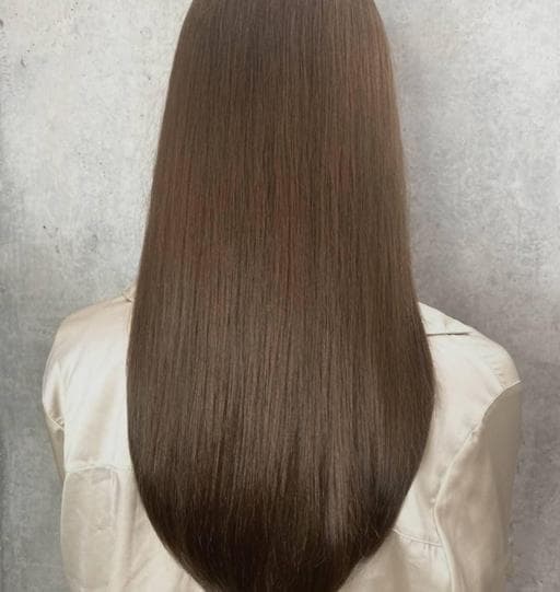 女生長髮、楓糖斑比色