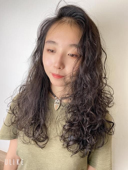 女生長髮、短瀏海、台南剪髮